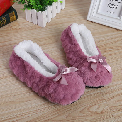 Women's Winter Slippers – Cozy Plush Home Footwear with Non-Slip Heart Design
