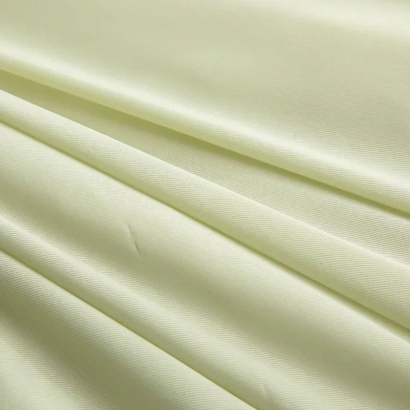 Cooling Blanket for Summer — Lightweight Ice Silk Comforter, Twin/King Size