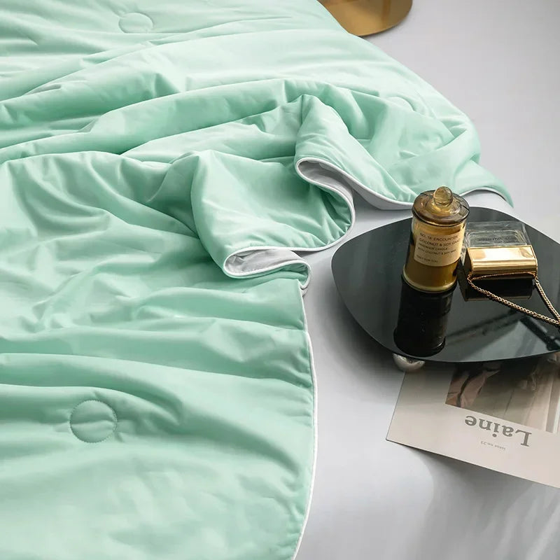 Cooling Blanket for Summer — Lightweight Ice Silk Comforter, Twin/King Size