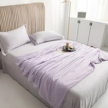 Cooling Blanket for Summer — Lightweight Ice Silk Comforter, Twin/King Size