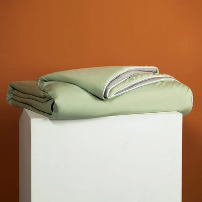 Cooling Blanket for Summer — Lightweight Ice Silk Comforter, Twin/King Size