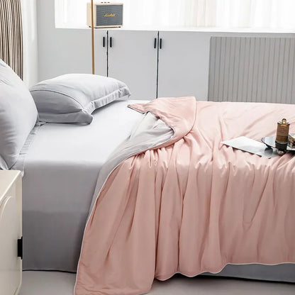 Cooling Blanket for Summer — Lightweight Ice Silk Comforter, Twin/King Size