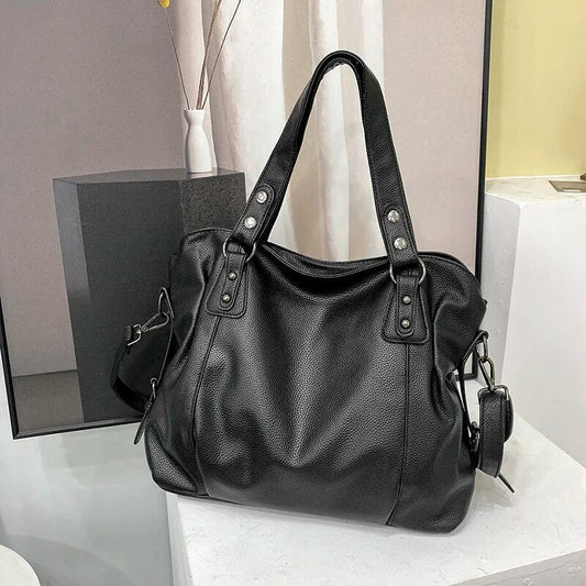 Elegant and Functional Shoulder Bag with Large Capacity