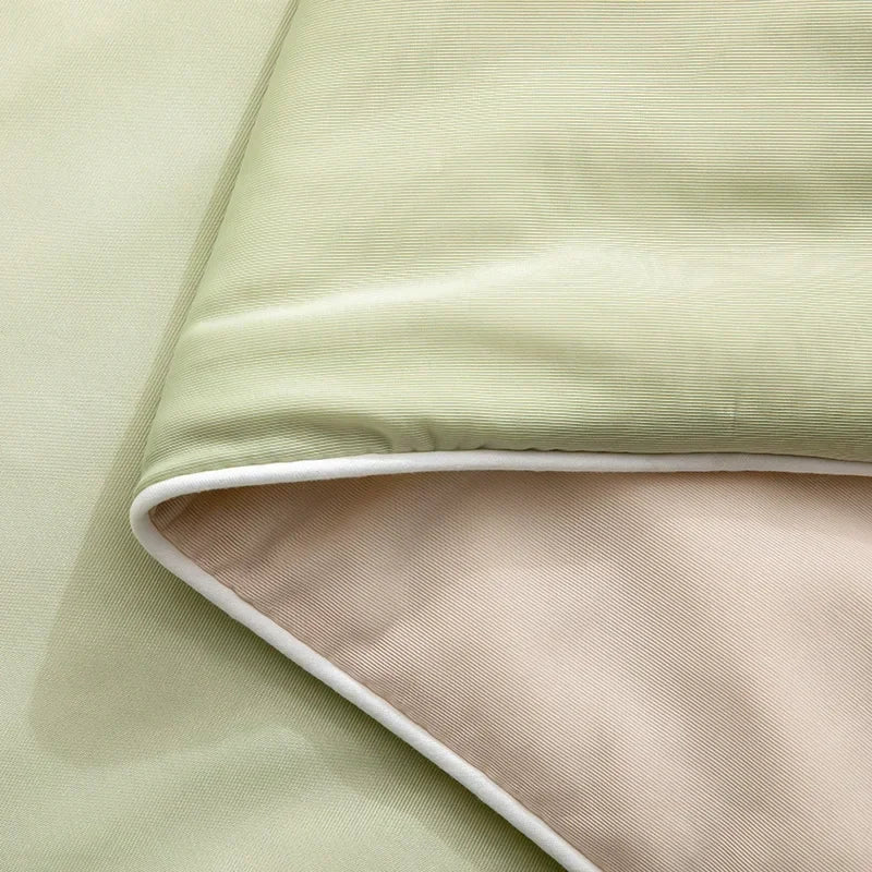 Cooling Blanket for Summer — Lightweight Ice Silk Comforter, Twin/King Size
