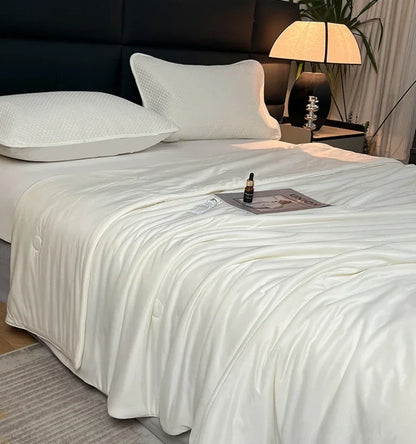 Cooling Blanket for Summer — Lightweight Ice Silk Comforter, Twin/King Size