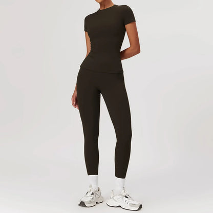 Women's 2-Piece Workout Ensemble – Sports Bra and High-Waisted Leggings in Quick-Dry Stretch Material