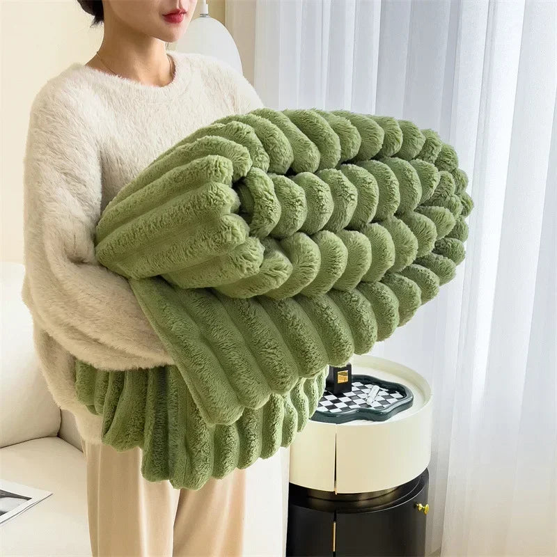 Checked Fleece Throw Blanket – Soft Faux Lambswool Material
