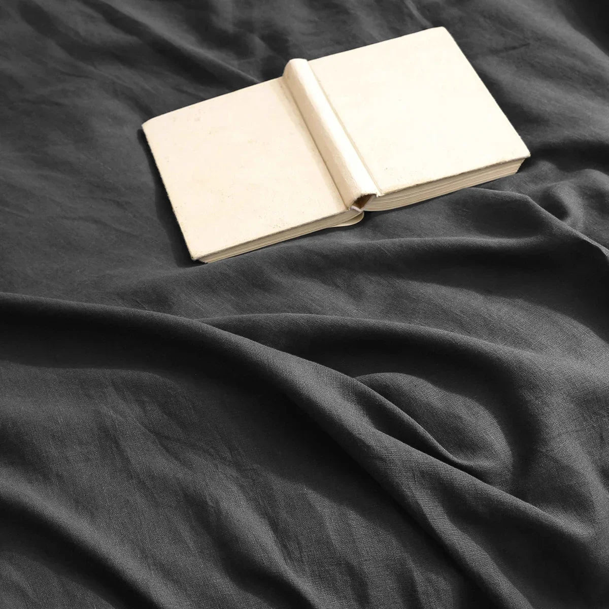 Minimalist Bedding Collection for Stylish Home Environments