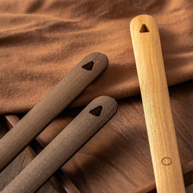 Magnetic Wooden Shoehorn – Long Handle for Easy Access