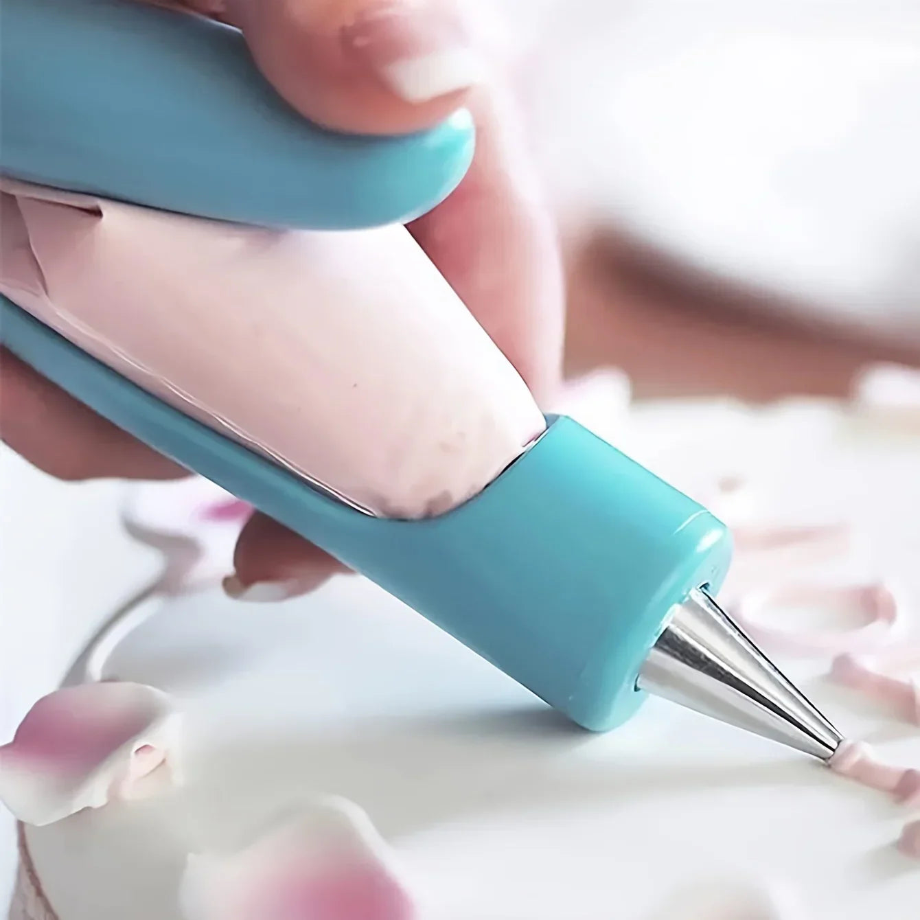 Multi-functional Glazing Gun for Cake Decoration