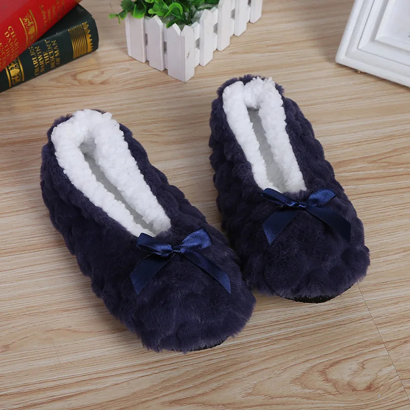 Women's Winter Slippers – Cozy Plush Home Footwear with Non-Slip Heart Design