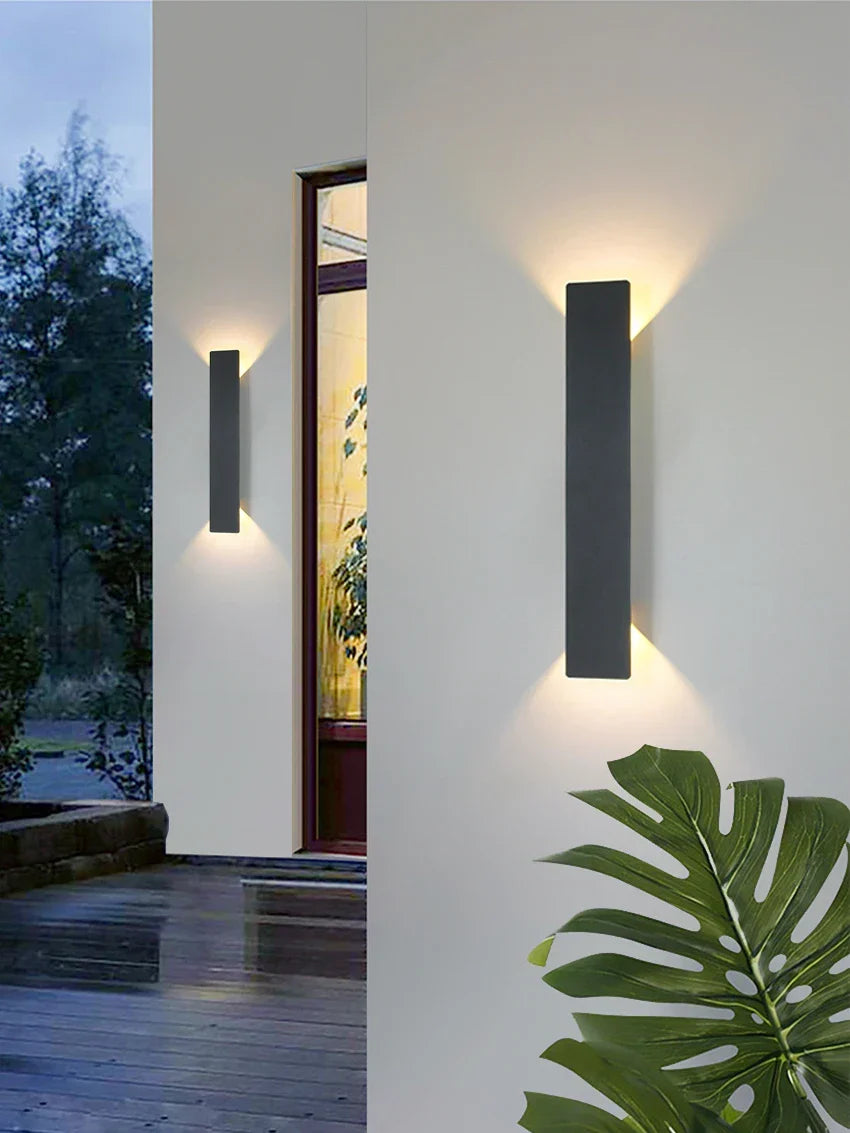LED Wall Light in Aluminum for Indoor and Outdoor Enhancement