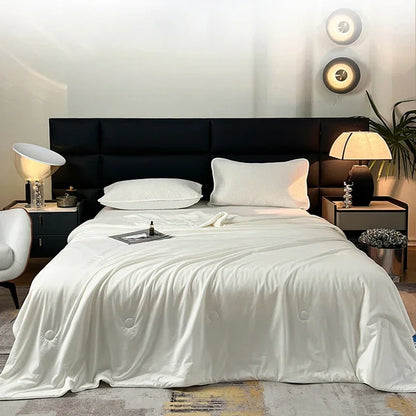 Cooling Blanket for Summer — Lightweight Ice Silk Comforter, Twin/King Size