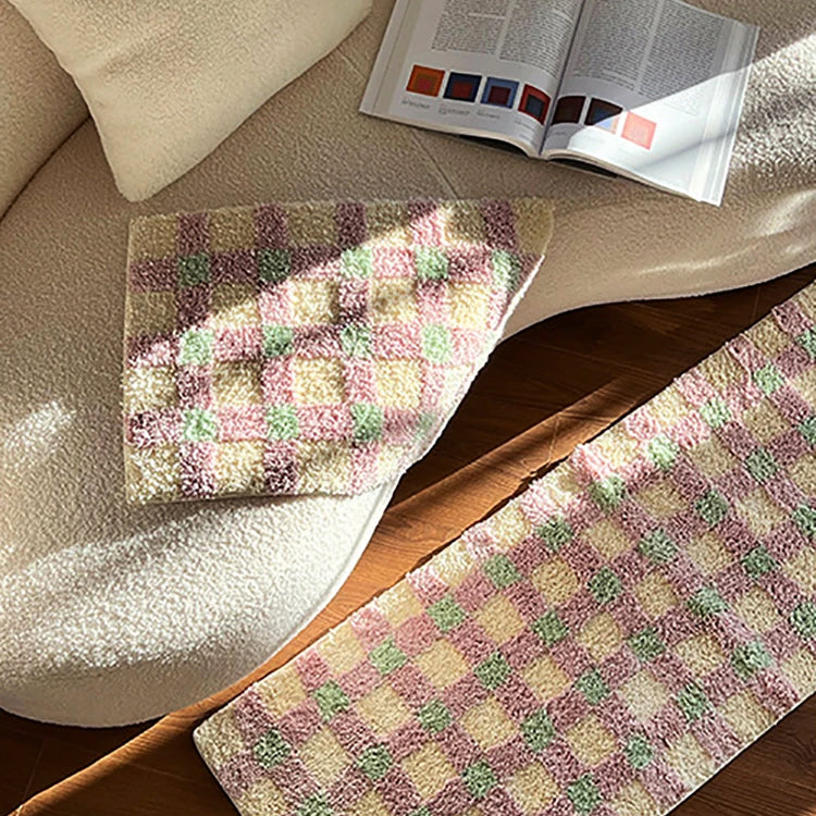 Elegant Checkered Area Rug | CozyNest