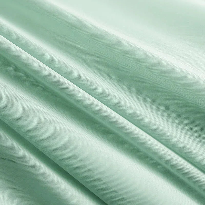 Cooling Blanket for Summer — Lightweight Ice Silk Comforter, Twin/King Size