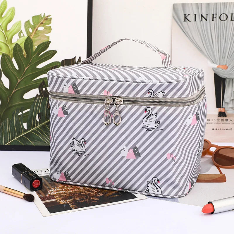 Stylish and Functional Cosmetic Bag – Waterproof and Durable