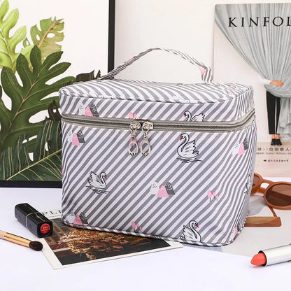Stylish and Functional Cosmetic Bag – Waterproof and Durable