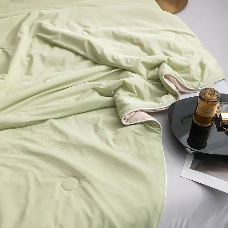 Cooling Blanket for Summer — Lightweight Ice Silk Comforter, Twin/King Size