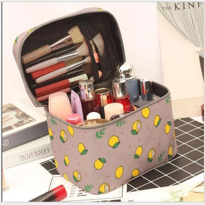 Stylish and Functional Cosmetic Bag – Waterproof and Durable