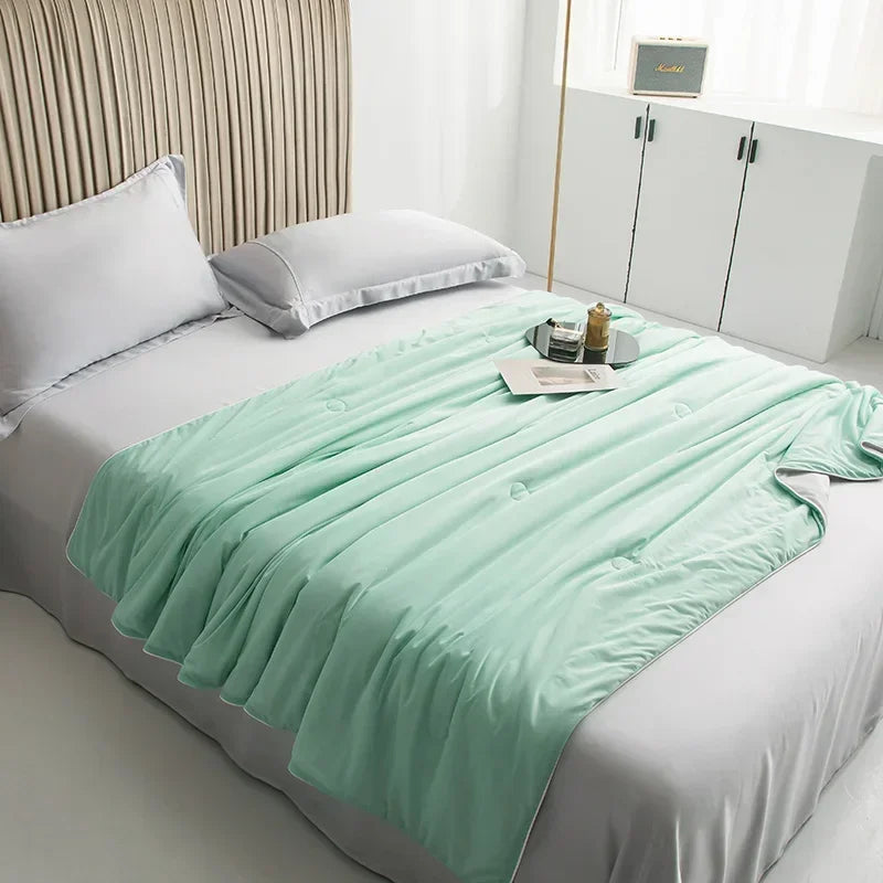 Cooling Blanket for Summer — Lightweight Ice Silk Comforter, Twin/King Size