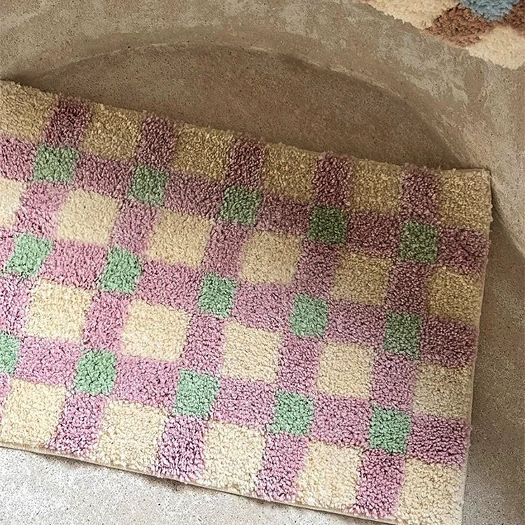 Elegant Checkered Area Rug | CozyNest