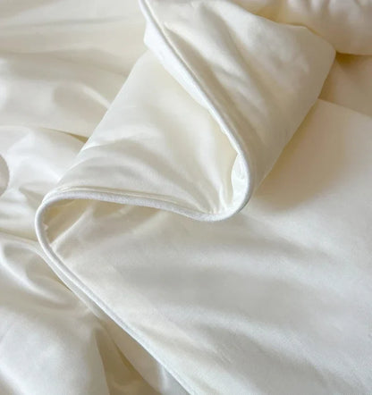 Cooling Blanket for Summer — Lightweight Ice Silk Comforter, Twin/King Size