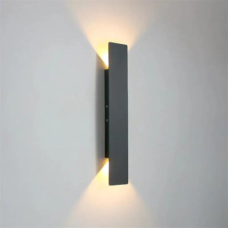 LED Wall Light in Aluminum for Indoor and Outdoor Enhancement