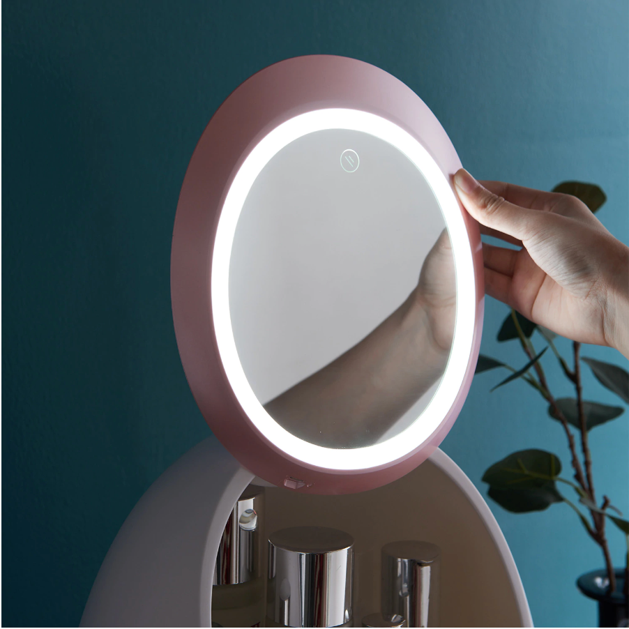 Illuminate Your Beauty: Elegant Makeup Organizer