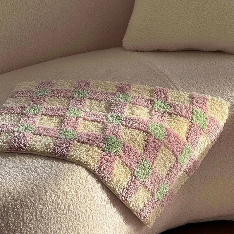 Elegant Checkered Area Rug | CozyNest