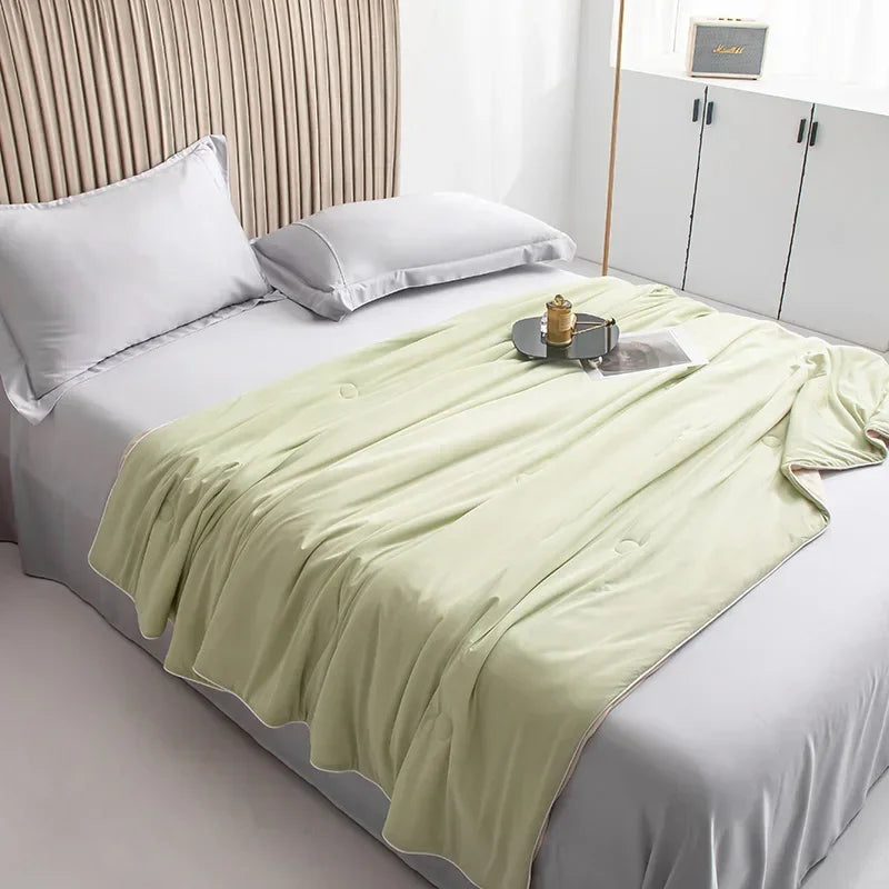 Cooling Blanket for Summer — Lightweight Ice Silk Comforter, Twin/King Size