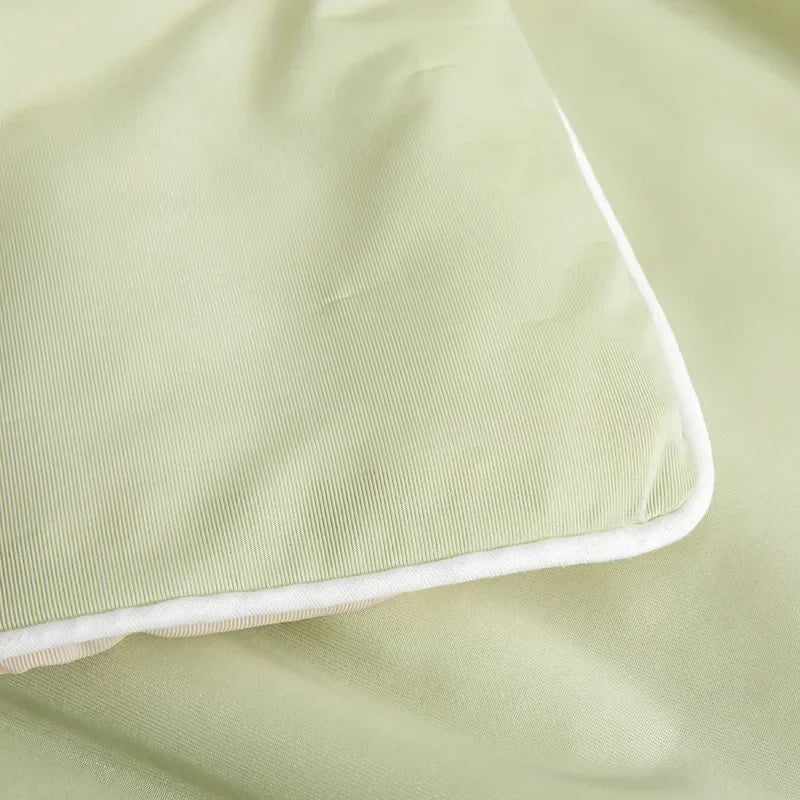 Cooling Blanket for Summer — Lightweight Ice Silk Comforter, Twin/King Size