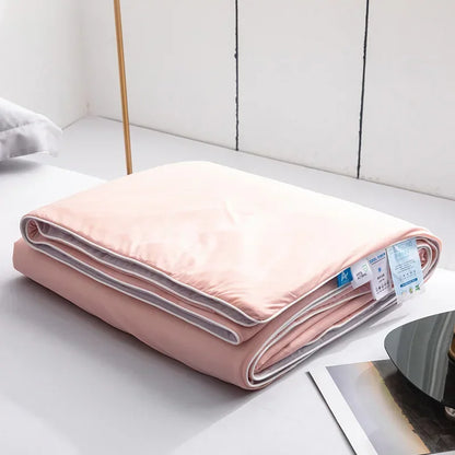 Cooling Blanket for Summer — Lightweight Ice Silk Comforter, Twin/King Size