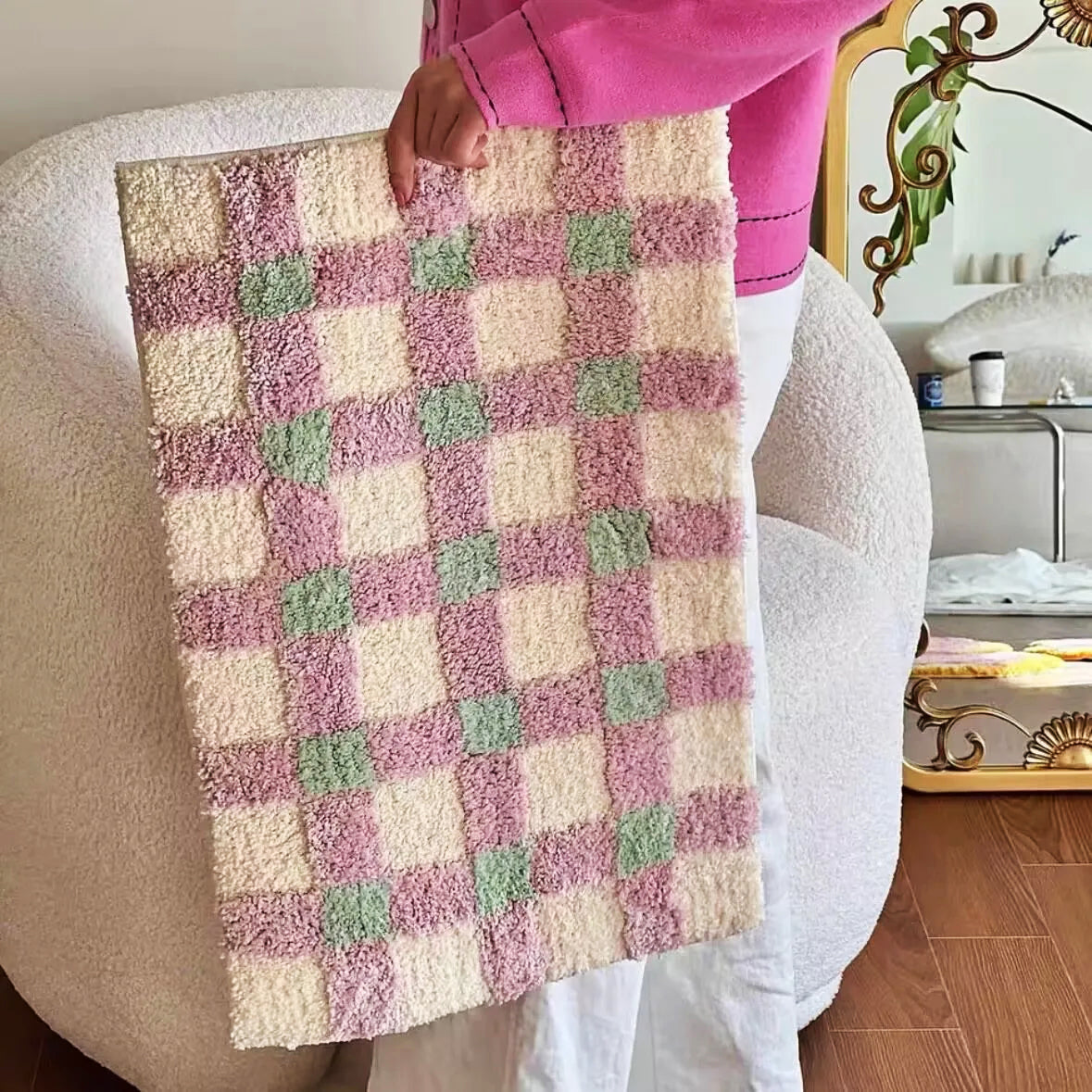 Elegant Checkered Area Rug | CozyNest