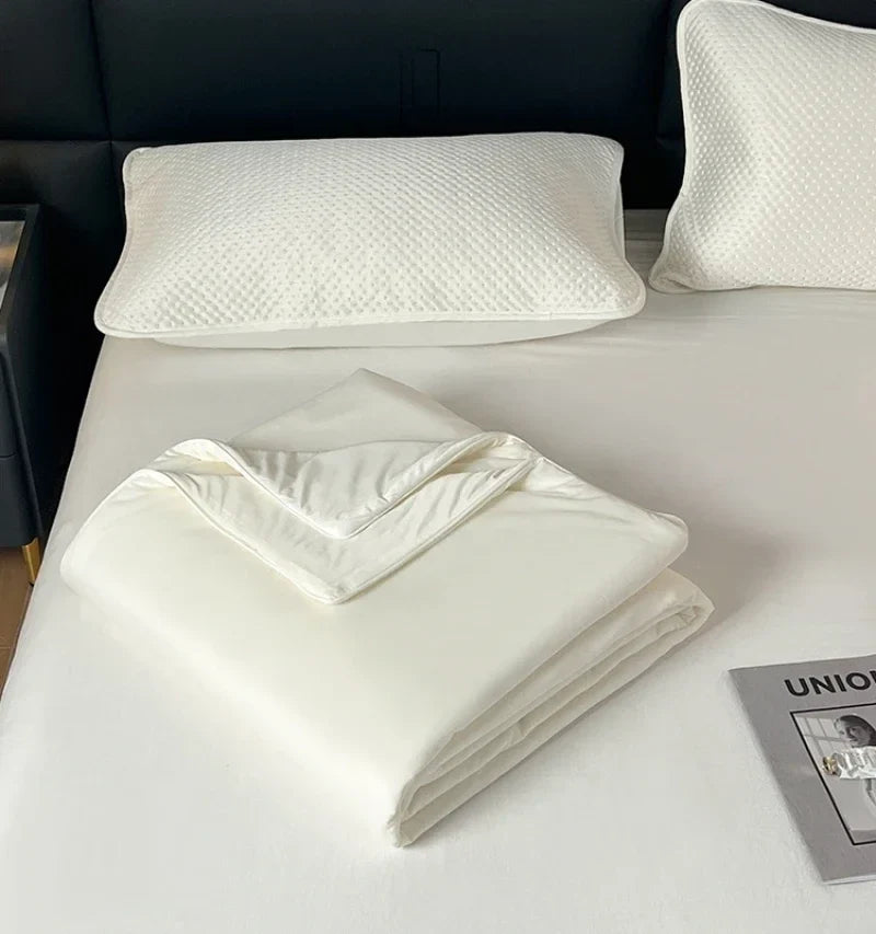Cooling Blanket for Summer — Lightweight Ice Silk Comforter, Twin/King Size