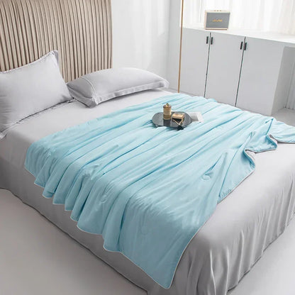 Cooling Blanket for Summer — Lightweight Ice Silk Comforter, Twin/King Size