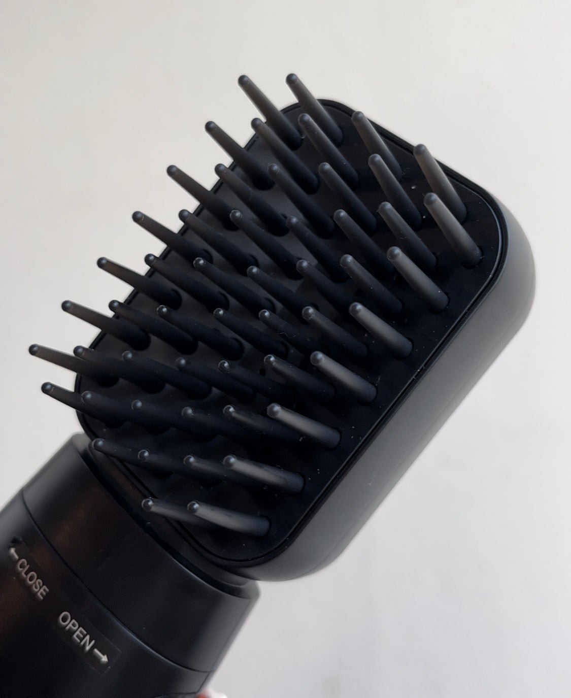AromaBrush - Luxurious Hair Fragrance Styler