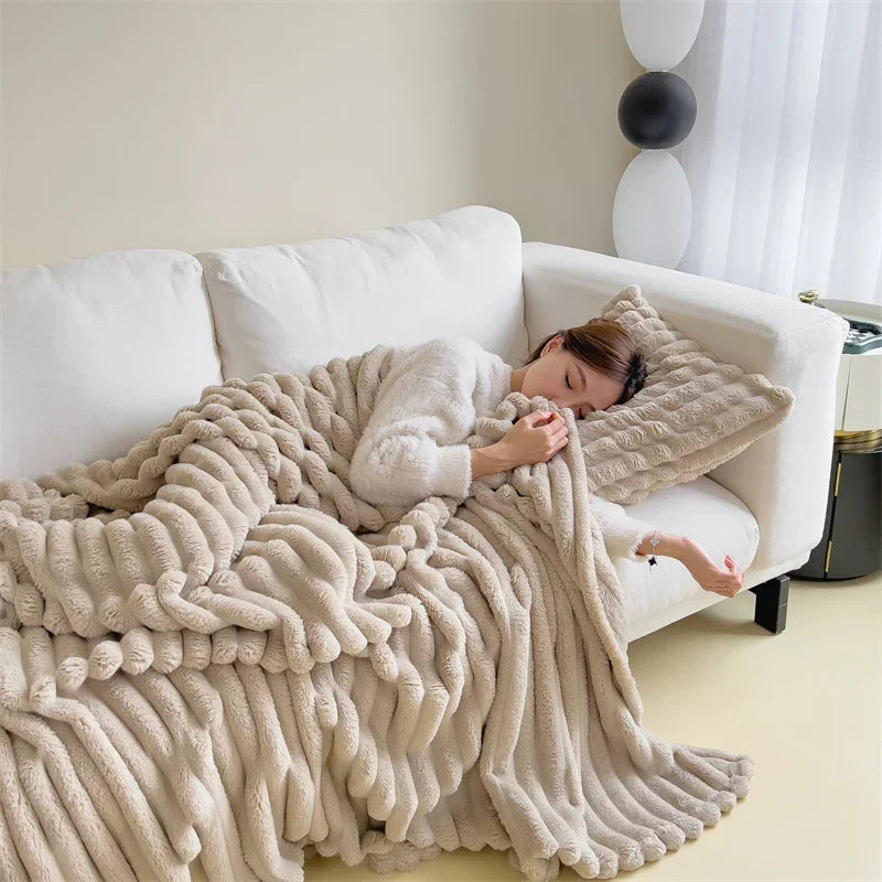 Checked Fleece Throw Blanket – Soft Faux Lambswool Material