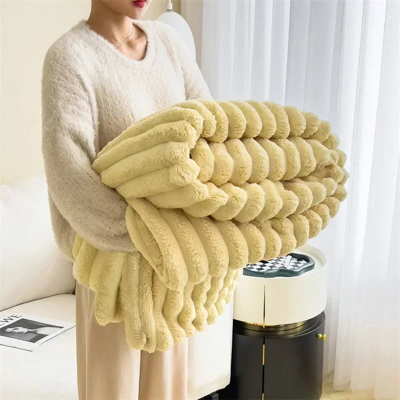 Checked Fleece Throw Blanket – Soft Faux Lambswool Material