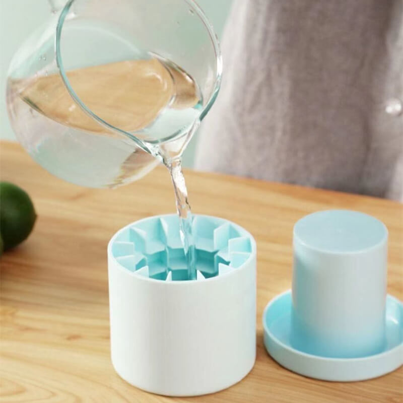 Portable Silicone Ice Cube Maker with Lid - 50% Discount