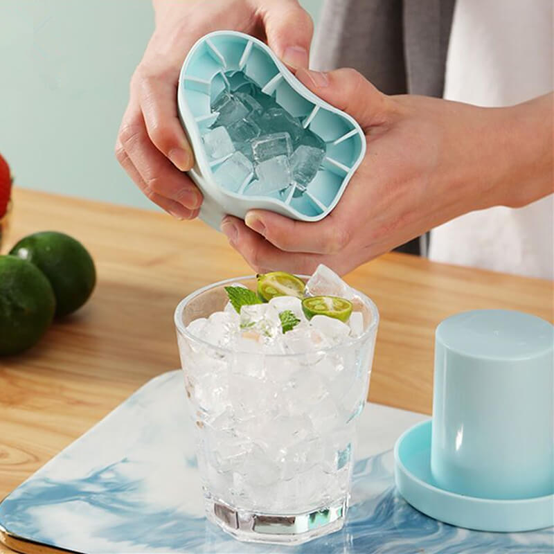 Portable Silicone Ice Cube Maker with Lid - 50% Discount