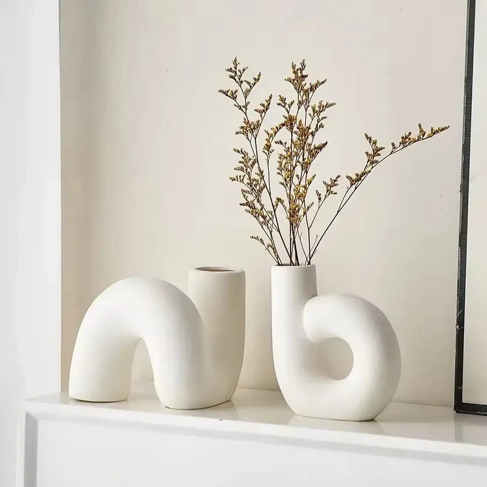 Handcrafted Porcelain Vase – Decorative Pottery Design