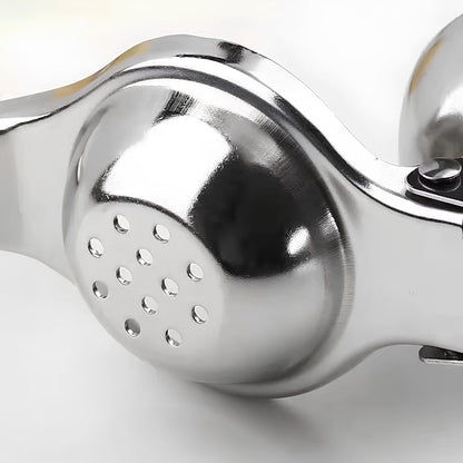 Effortless Citrus Press for Quick Juice Extraction