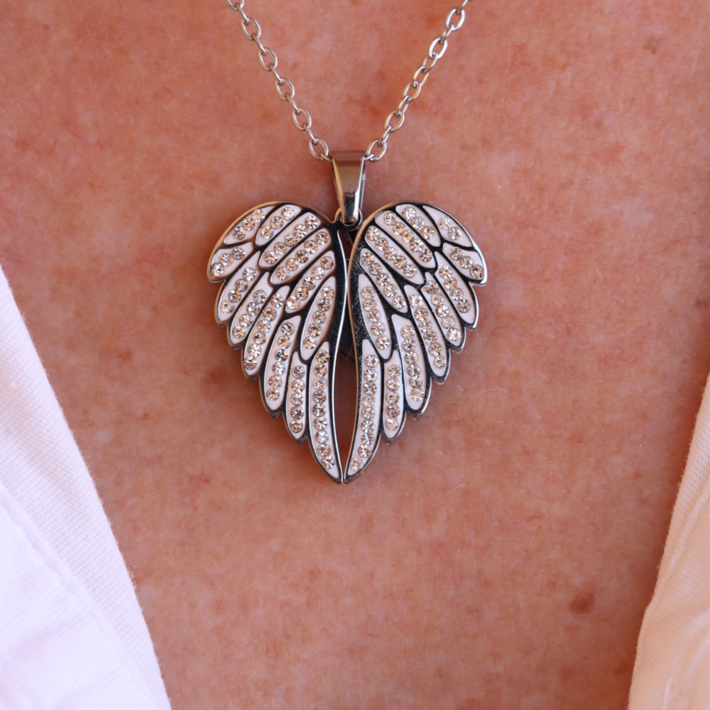 Engelenhart Pendant Necklace – Elegant Jewelry with Gold or Silver Engraving