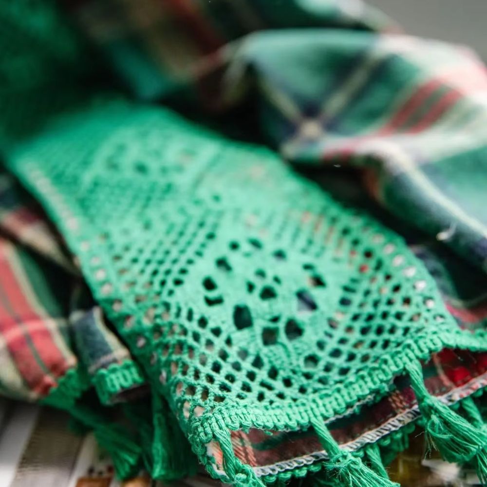 Charming Tartan Lace Trimmed Curtain for Cozy Ambiance