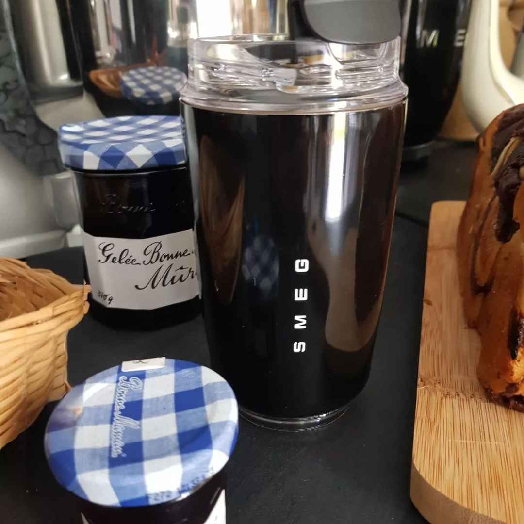 Elegant Stainless Steel Insulated Travel Mug – 500ml for Hot & Cold Beverages