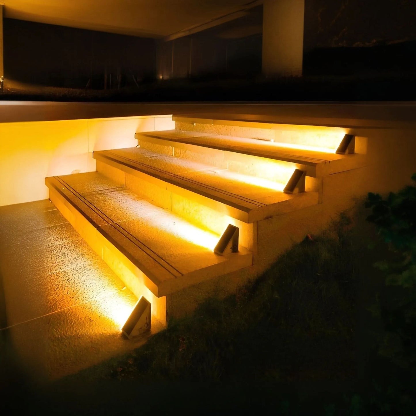 Weather-Resistant Outdoor Solar Stair Lighting for Modern Aesthetics
