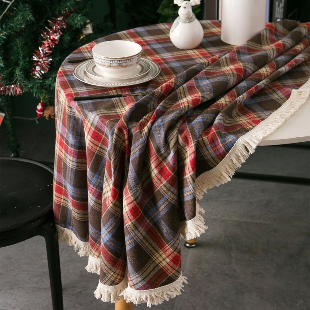 Festive Plaid Round Table Cover for Holiday Gatherings