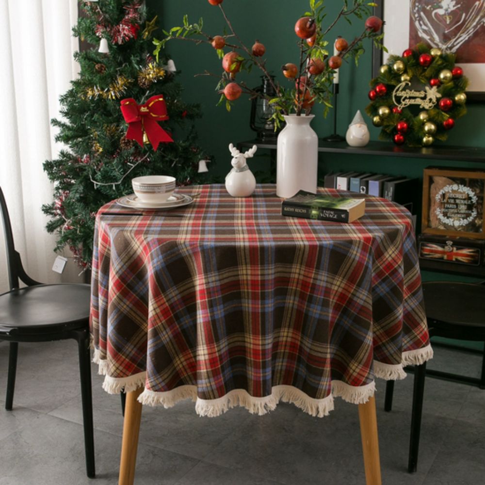 Festive Plaid Round Table Cover for Holiday Gatherings