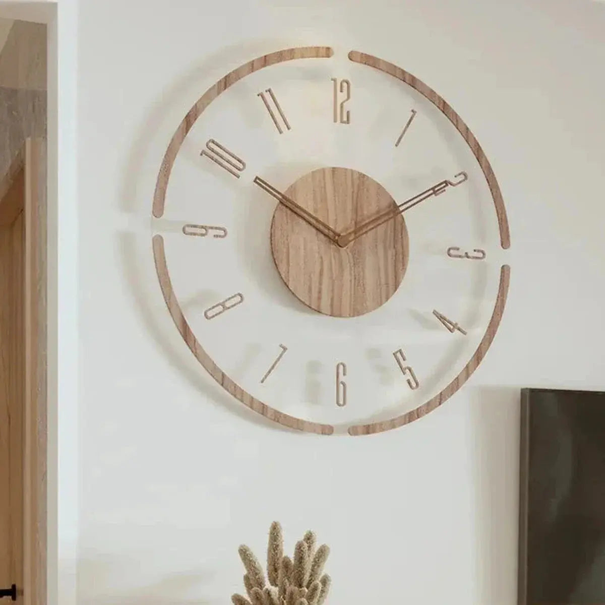 Elegant Beech Wood Wall Clock with Quiet Quartz Mechanism