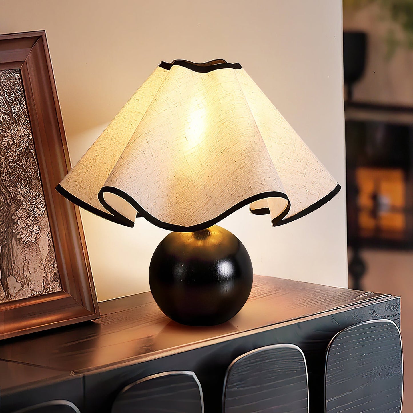 Sculpted Table Lamps in Modern Design with 3-Level Dimming